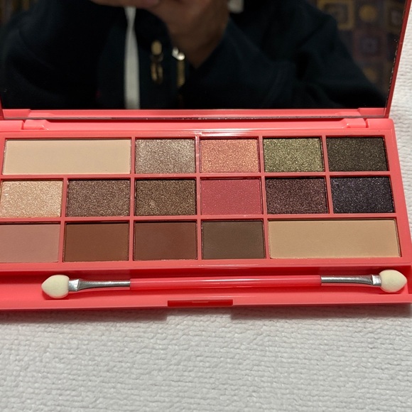 CHOCOLATE AND PEACHES CONTAIN 16 SHIMMER AND MATTE EYESHADOWS - Picture 6 of 6